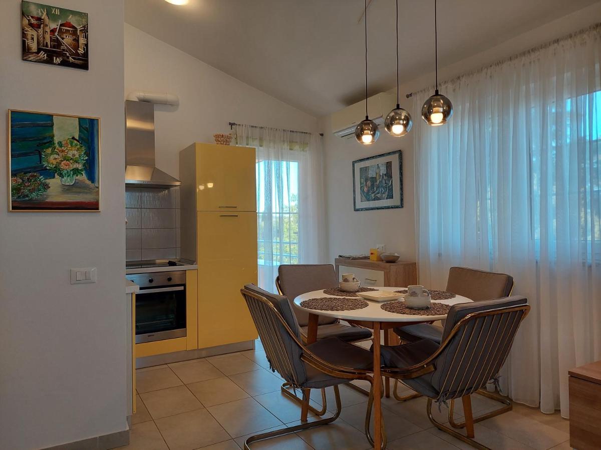 Lana Apartment Fazana Bagian luar foto
