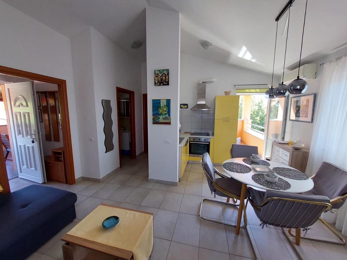 Lana Apartment Fazana Bagian luar foto