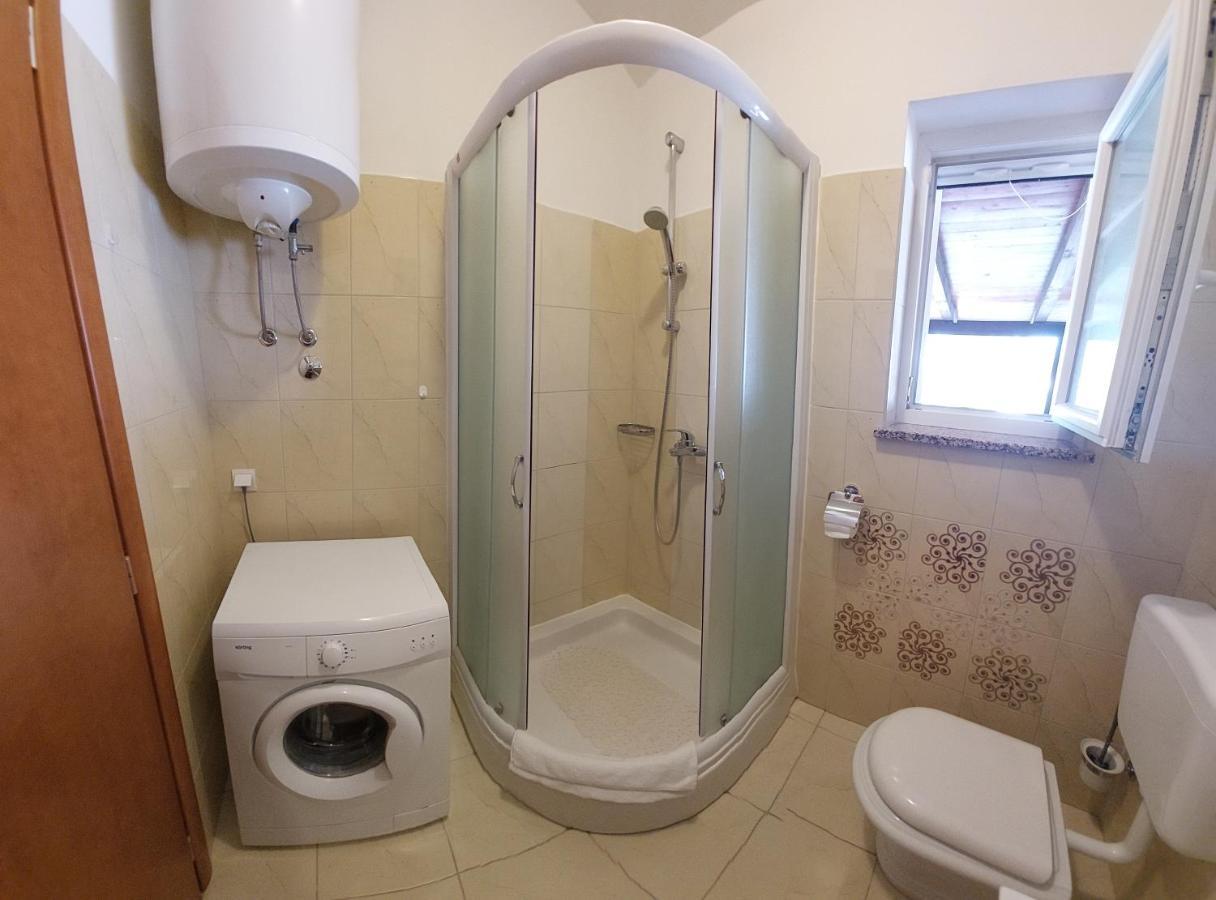 Lana Apartment Fazana Bagian luar foto