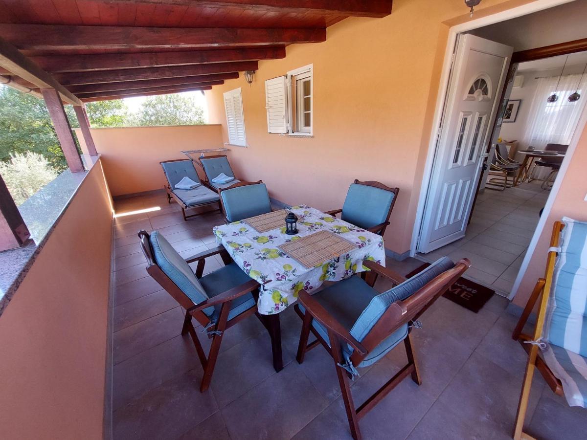 Lana Apartment Fazana Bagian luar foto